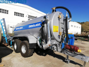 Cisterna tándem Beguer 14000 litros con aplicador de purin de 6 metros AB1-7