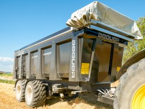 Bañera agrícola Beguer tándem de 7 metros, carga 25 metros cúbicos, negra